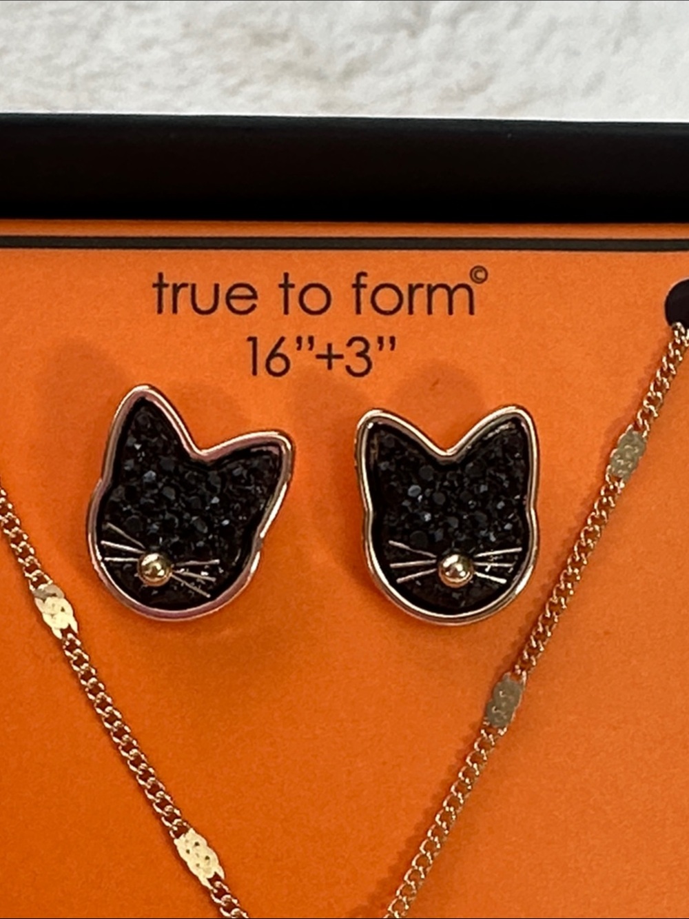 True to form matching black cat necklace and earrings - Picture 2 of 3